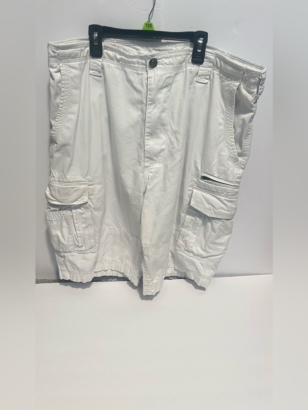 Men's  Eastbay C S G CHAMPS SPORTS GEAR 9” Cotton White Cargo Shorts Size 40